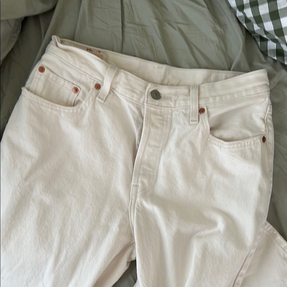 Levi's Women's Straight Leg Jeans - Cream - Picture 5 of 9